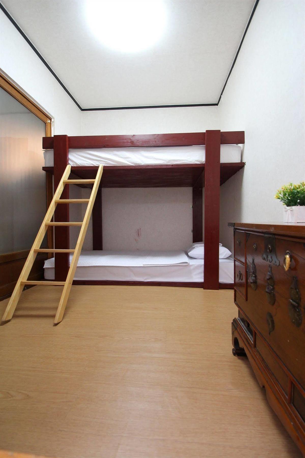 Icos 1 - Female Only 2* Seoul