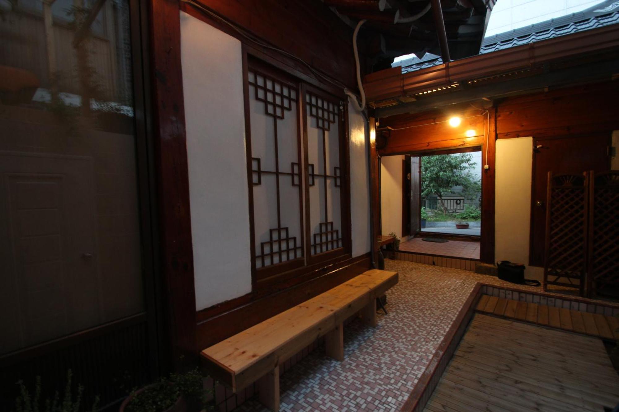 Icos 1 - Female Only Rumah tetamu